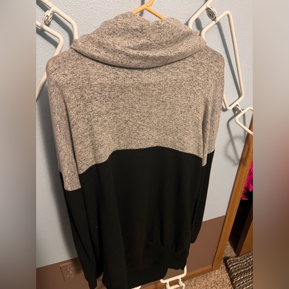 NWT White Birch cowl neck color block hoodie size small - Picture 4 of 5
